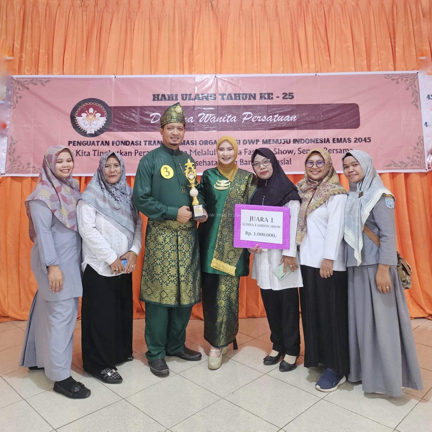 KECAMATAN PARITTIGA MEMPEROLEH JUARA 1 PADA KEGIATAN LOMBA FASHION SHOW MELAYU TINGKAT KABUPATEN BANGKA BARAT
